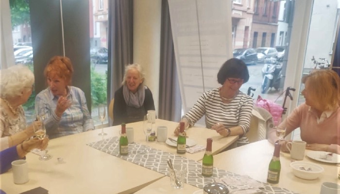 Im SeniorenNetzwerk begegnet man vielen offenen Menschen. Foto: Margret Prinz-Krull